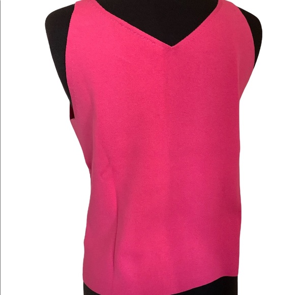EUC Feminine Sleeveless and V-neck Tank - Picture 3 of 4